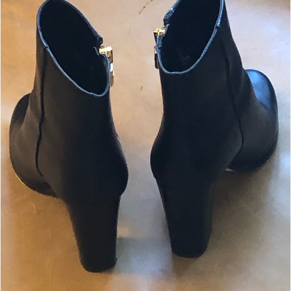 Michael Kors Black Leather Booties , Gold Side Zip With Lock Pull Woman’s 7 1/2 - Picture 12 of 15
